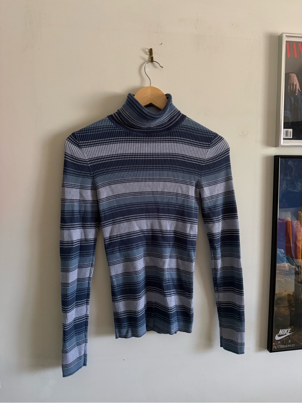 Northern Reflections Vintage Turtle Neck 💙